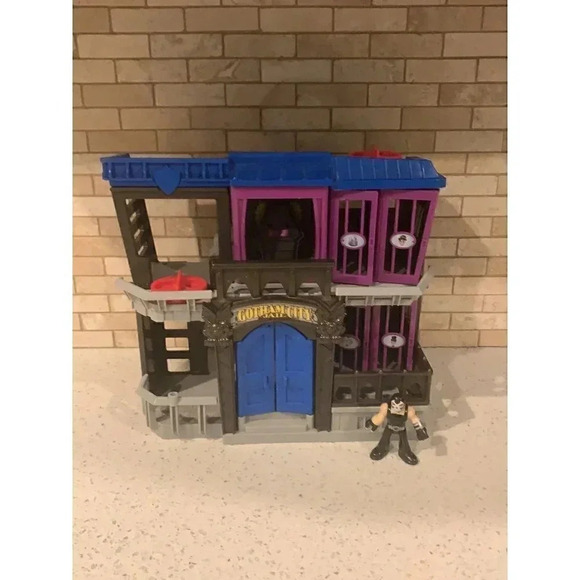 Gotham City Jail with bane figurine bk - Picture 1 of 7